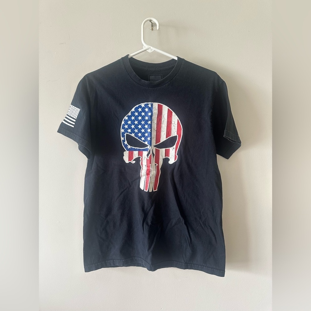 Men’s Marvel Punisher patriotic Shirt M